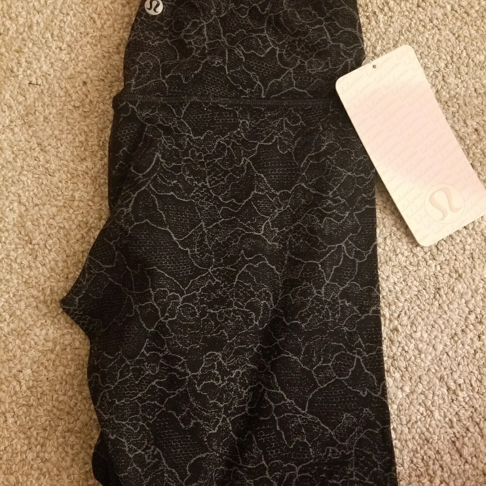 Black lululemon leggings